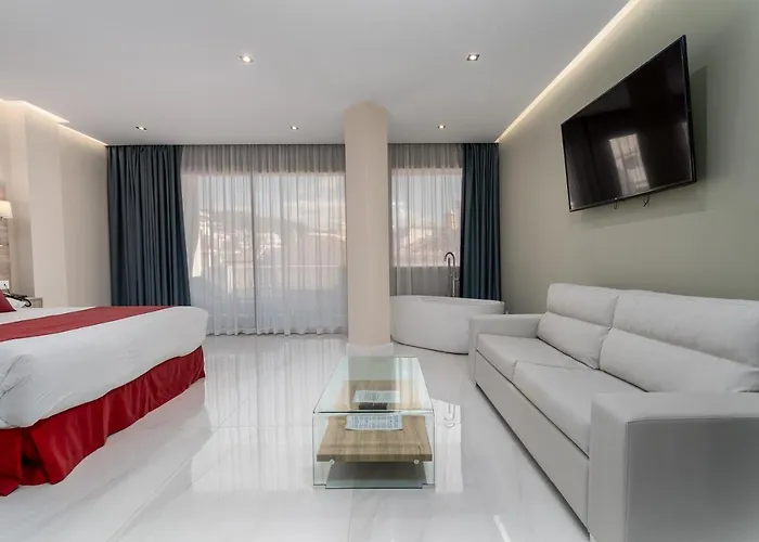 洛斯阿科斯酒店 3*